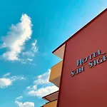 Sun Sight Aparthotel 3*